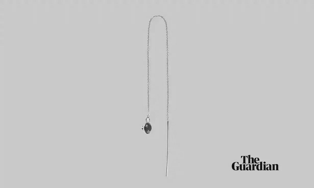 Girl with the Packard Bell earring