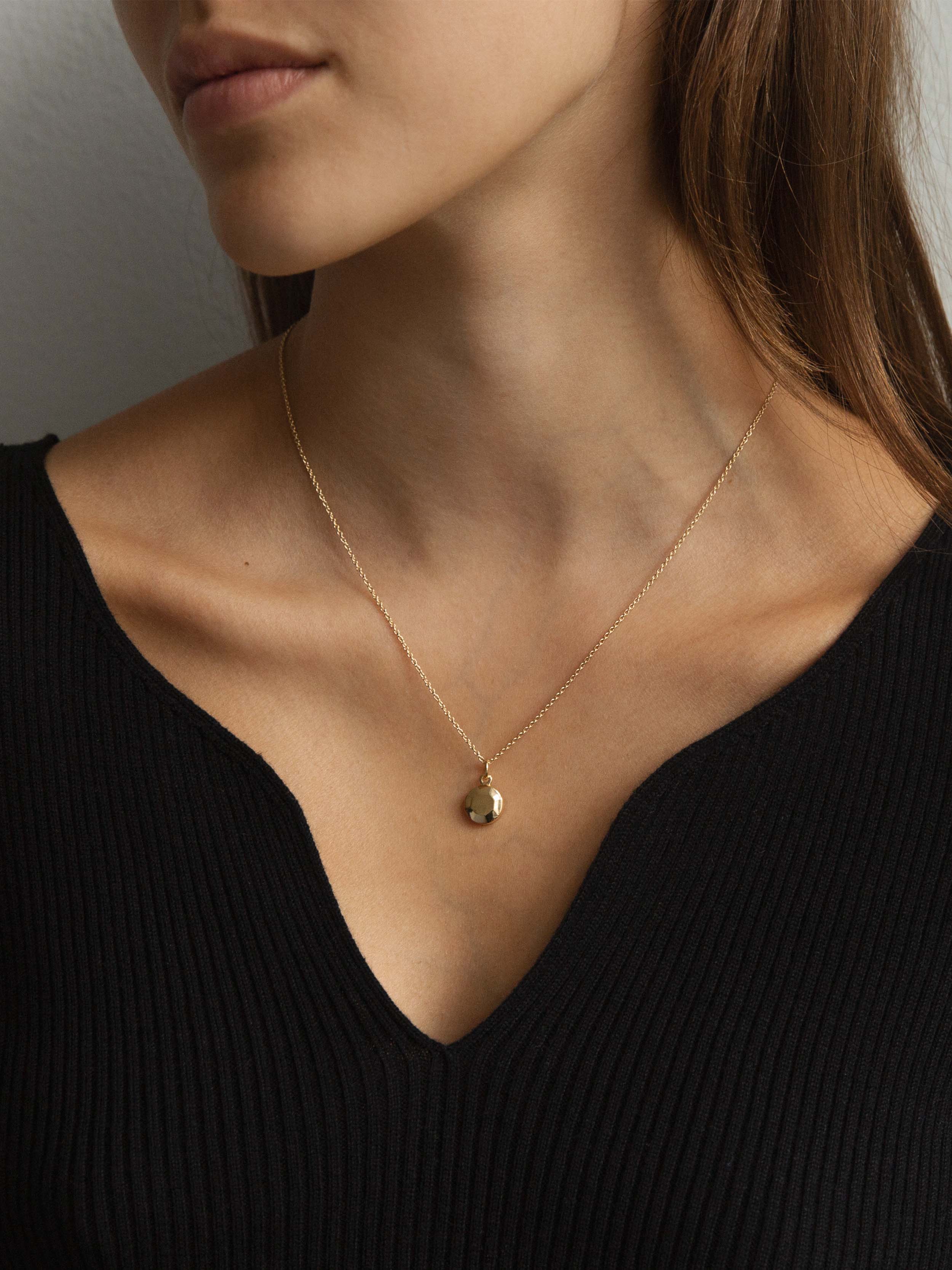 KINRADEN APS WHO MAY Pendant - 18k gold Pendants