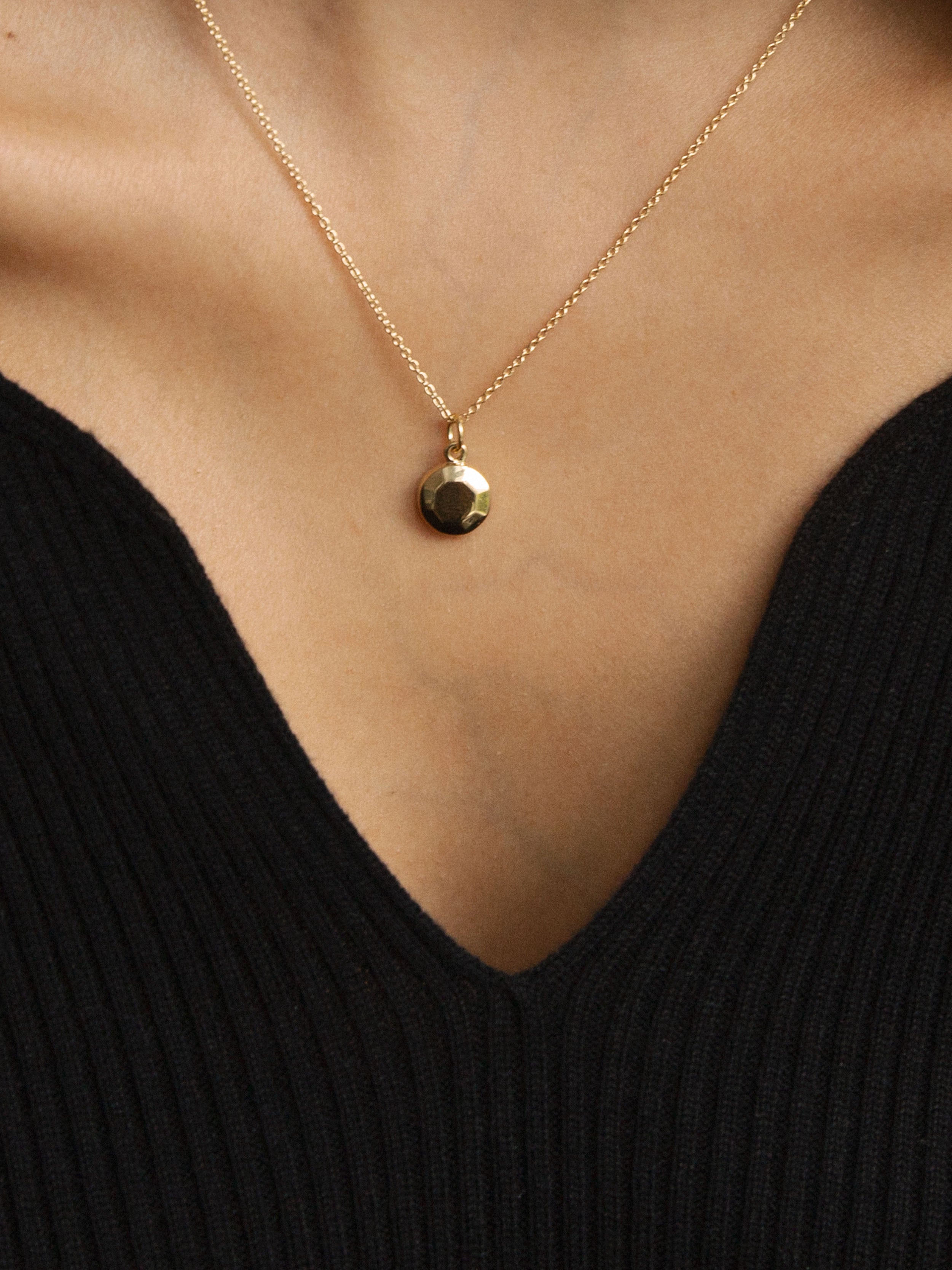 KINRADEN APS WHO MAY Pendant - 18k gold Pendants