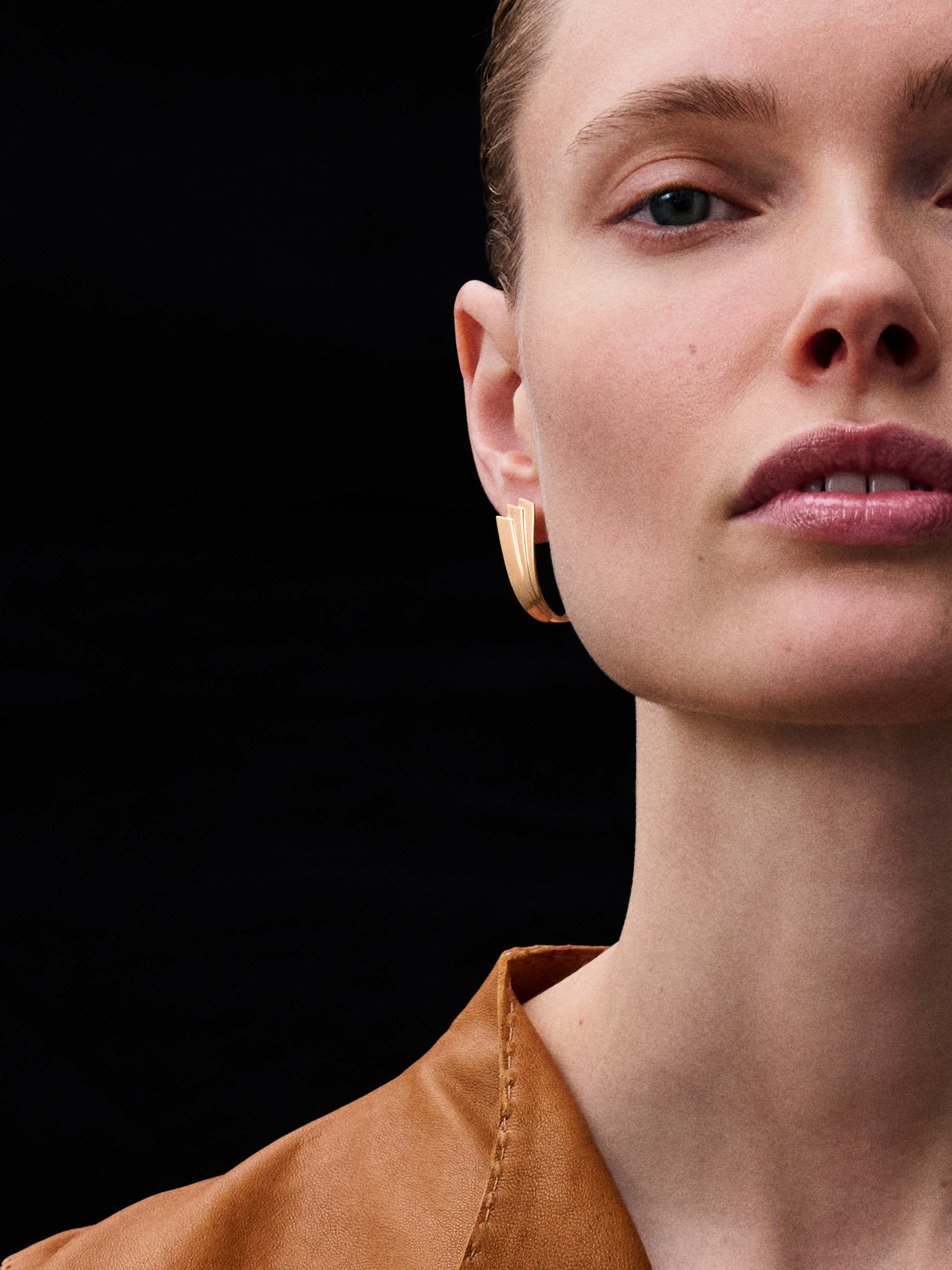 SYMMETRY EARRING RIGHT