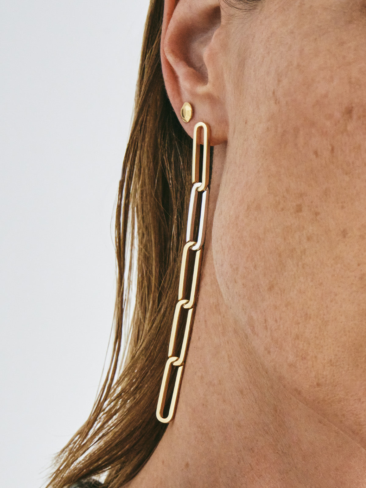 KINRADEN APS THE SIGH V LARGE Earring - 18k gold, 1 silver link Earrings
